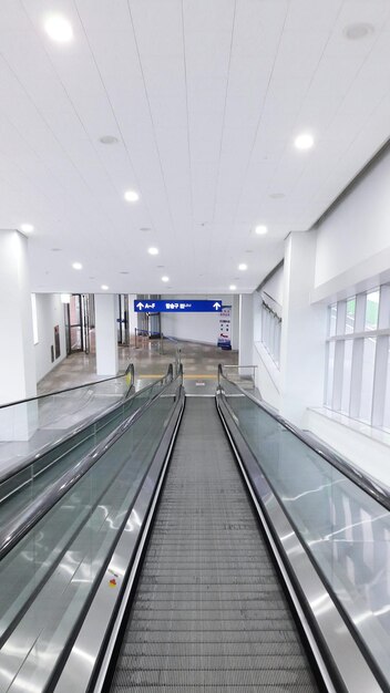 Aplicații Comerciale 10 Tavane extensibile pentru aeroporturi și gări: soluții durabile și estetice