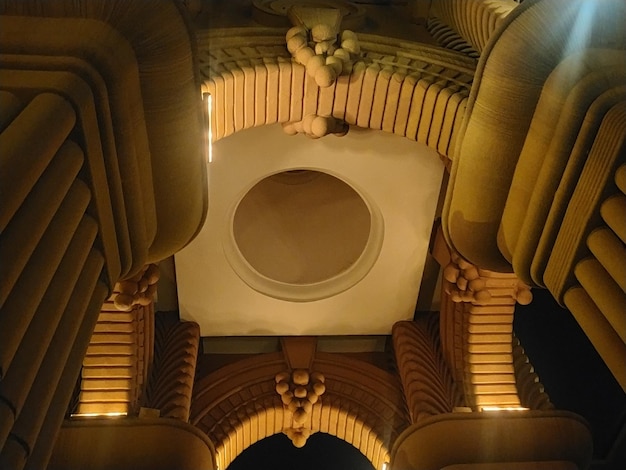 Tavane extensibile pentru săli de spectacole: cum să creezi un decor impresionant